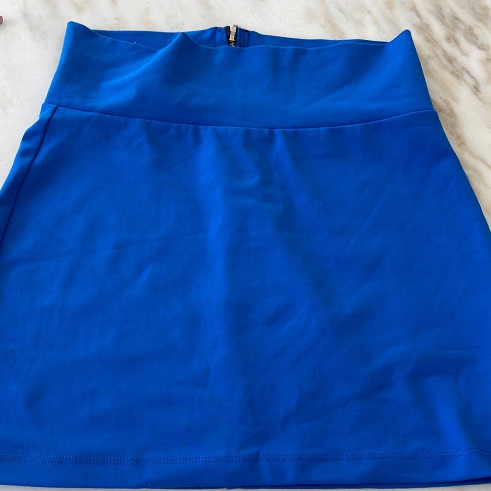 Bebe Royal blue pencil skirt which is stretchy material ; silver zipper back xs